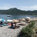 Kumlubuek Hotel *